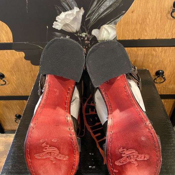 **SOLD** Freebird OG Zeus Sandals - Picture 5 of 5